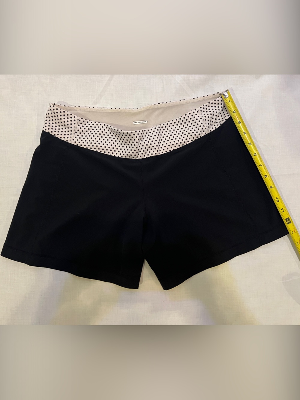 Lululemon Black Women’s Stretch Shorts with Polka Dot Waistband- size 8